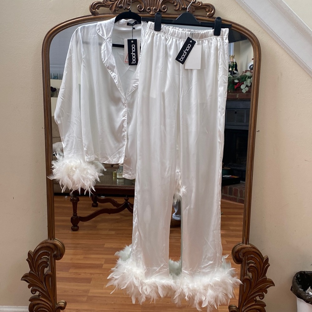 NWT Medium/Size 6 Wedding Getting Ready Feather Pajamas (Boohoo)